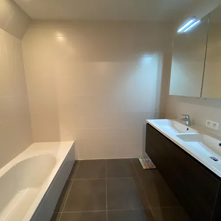 Appartement Coastal Duplex With Balcony