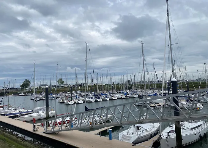 Coastal Duplex With Balcony Apartment *